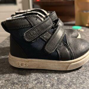 Toddler ugg shoe size 7 good condition